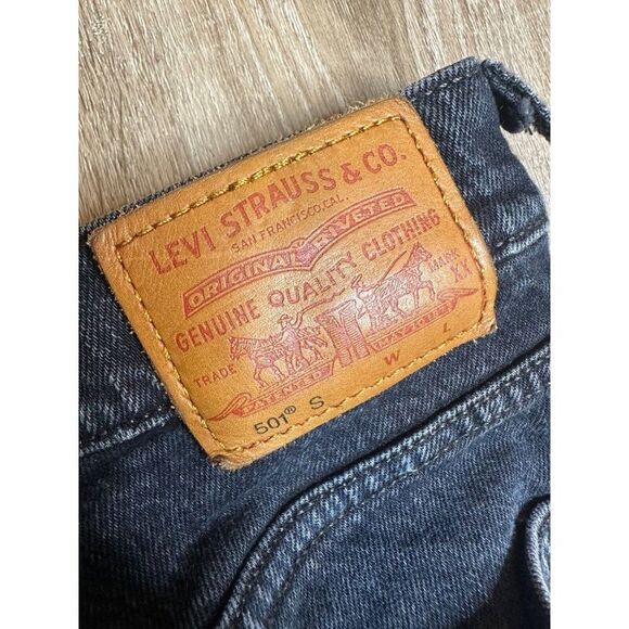 Levi's Women's Black Distressed Button Fly 501 Jeans 27x28 - Picture 2 of 6